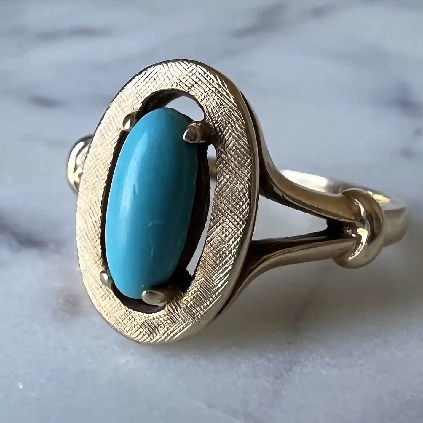Lovely 14K Yellow Gold Turquoise Cabochon Open Work Ring