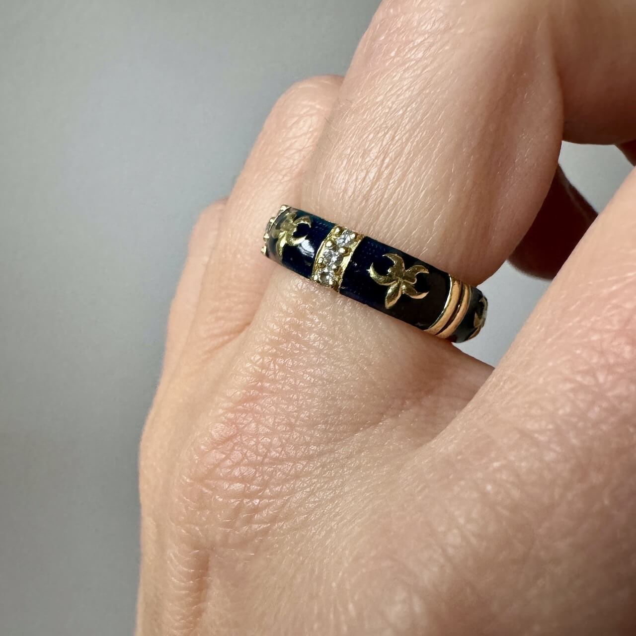 Hidalgo 18K Yellow Gold Enamel & Diamond Fleur-De-Lis Stackable Band ...