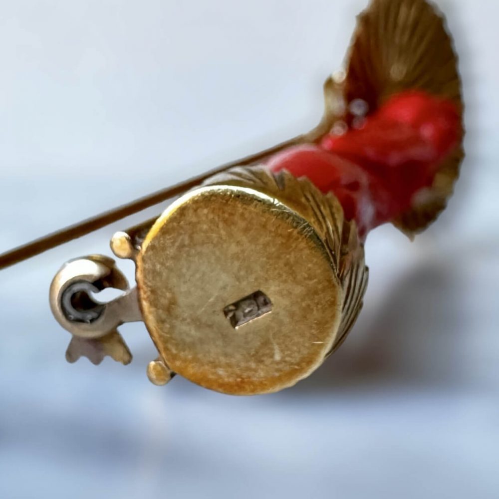 Vintage Asian 18K Yellow Gold Carved Coral Geisha Woman with an Umbrella Sculptural Brooch/Pin - Image 6