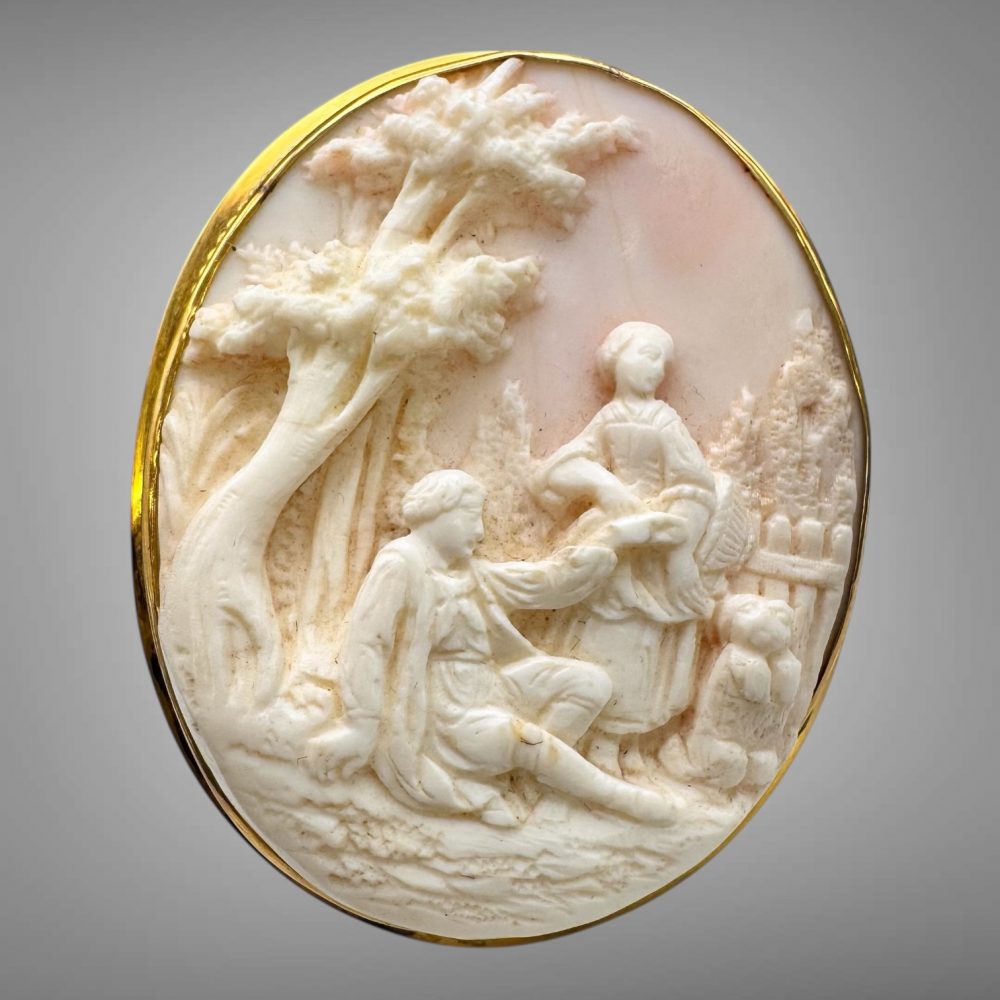 Antique 18K Yellow Gold Large Shell Cameo Brooch/Pin